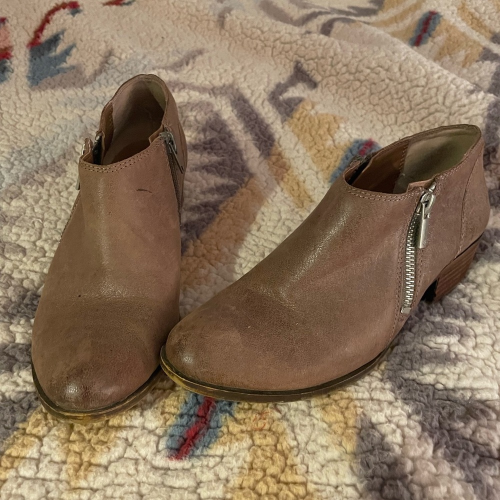 Lucky brand tan booties boots zip up side low cut boot boho vintage size 7